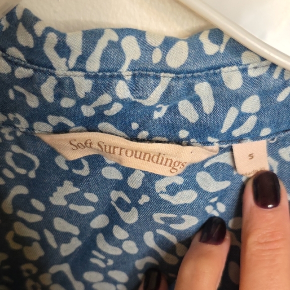 Soft Surroundings Blue Animal Print Shirt Size Small - Picture 2 of 5